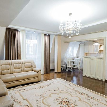 Cathedral Park And Pedestrian Zone Ultracentral Cozy Apartment In Chisinau Exterior photo