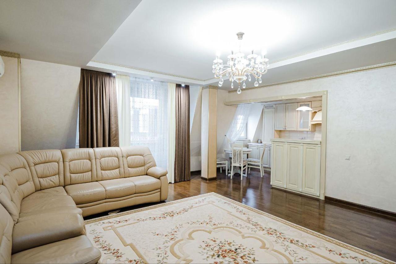 Cathedral Park And Pedestrian Zone Ultracentral Cozy Apartment In Chisinau Exterior photo