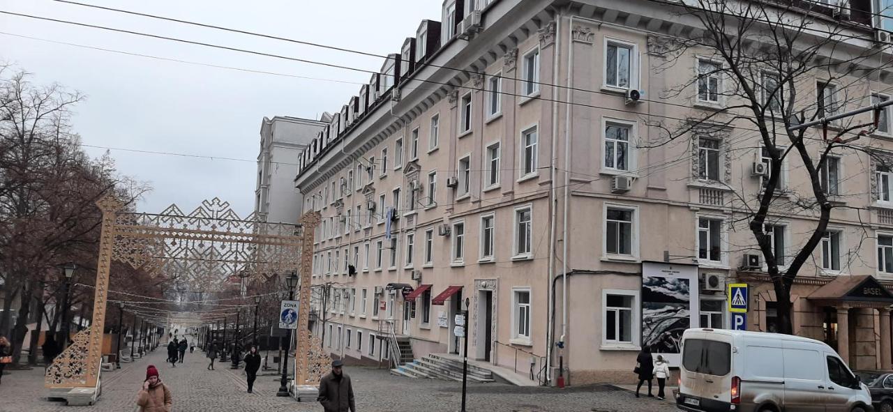 Cathedral Park And Pedestrian Zone Ultracentral Cozy Apartment In Chisinau Exterior photo
