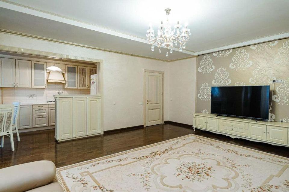 Cathedral Park And Pedestrian Zone Ultracentral Cozy Apartment In Chisinau Exterior photo