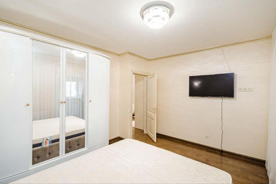 Cathedral Park And Pedestrian Zone Ultracentral Cozy Apartment In Chisinau Exterior photo