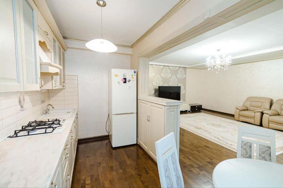 Cathedral Park And Pedestrian Zone Ultracentral Cozy Apartment In Chisinau Exterior photo