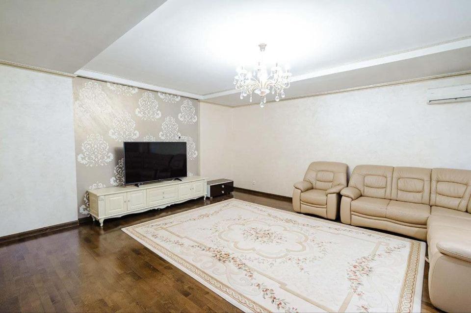 Cathedral Park And Pedestrian Zone Ultracentral Cozy Apartment In Chisinau Exterior photo