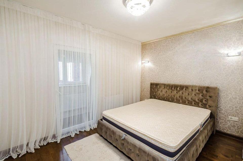 Cathedral Park And Pedestrian Zone Ultracentral Cozy Apartment In Chisinau Exterior photo