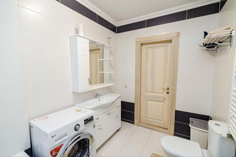 Cathedral Park And Pedestrian Zone Ultracentral Cozy Apartment In Chisinau Exterior photo